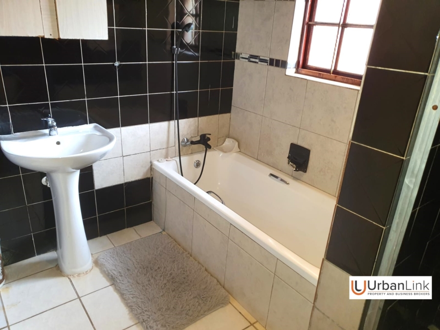 6 Bedroom Property for Sale in Safari Gardens North West